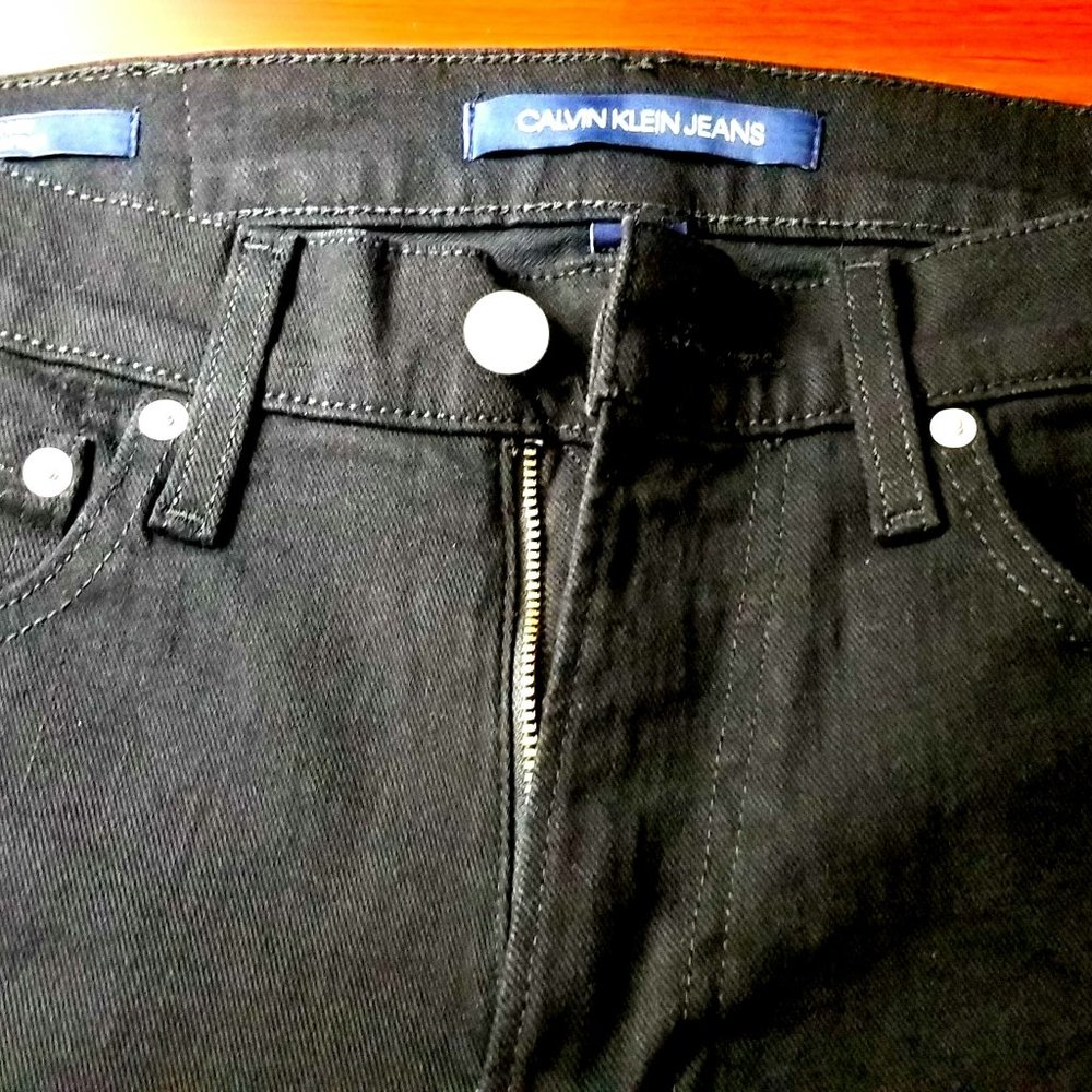 CALVIN KLEIN JEANS BLACK COLOR